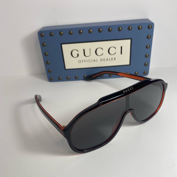 New -GUCCI Grey Mirror Shield Men's Sunglasses
GG1038S 001 99 - Picture 5 of 12